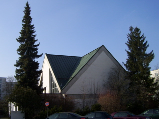 Foto der Dietrich-Bonhöffer-Kirche in Germering