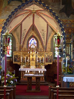 Foto vom Altar in St. Silvester in Mittelstetten