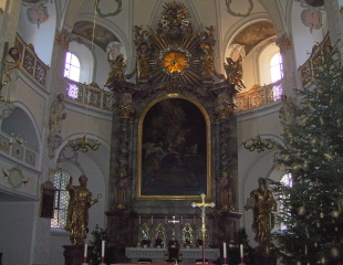 Foto vom Altarraum in St. Magdalena in Fürstenfeldbruck