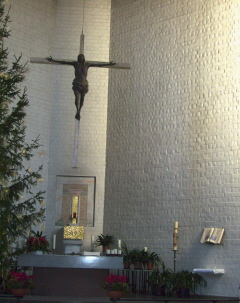 Foto vom Altarraum in St. Ulrich und Afra in Feuchtwangen