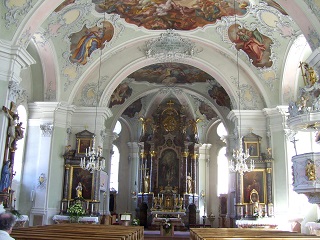 Foto vom Altarraum in St. Wolfgang in Jochberg