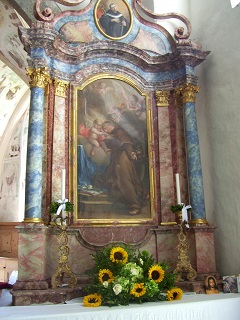 Foto vom rechten Seitenaltar in St. Adolaria in St. Ulrich