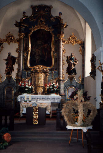 Foto vom Altar in St. Johannes der Täufer in Aufstetten