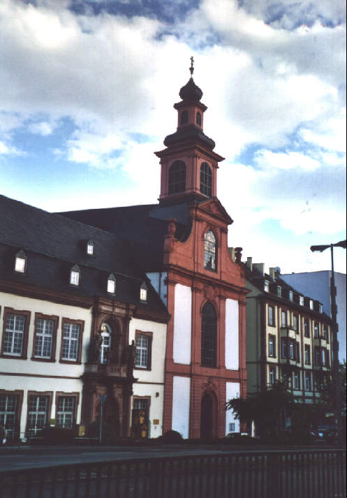 Foto der Deutschordenskirche in Frankfurt