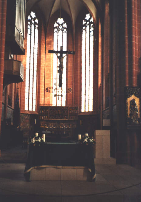 Foto vom Hochaltar im Kaiserdom in Frankfurt