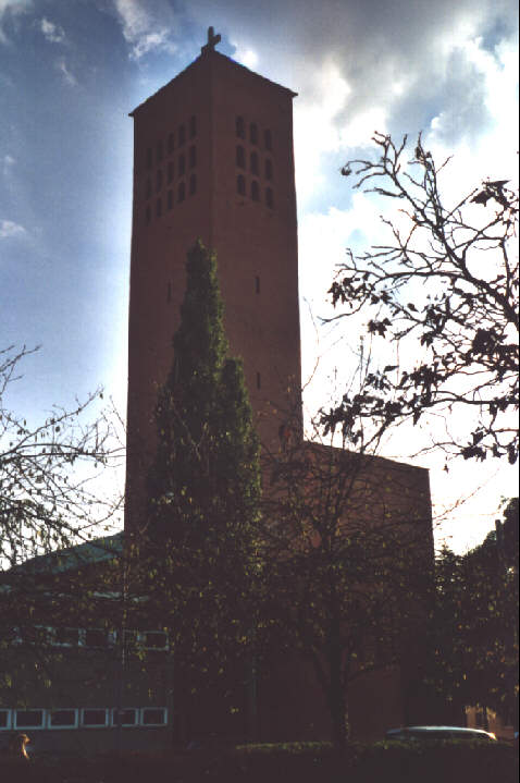 Foto der Kirche Mutter vom Guten Rat in Frankfurt