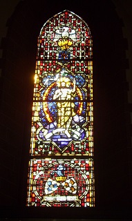 Foto vom Auferstehungsfenster in der Alten Nikolaikirche in Frankfurt