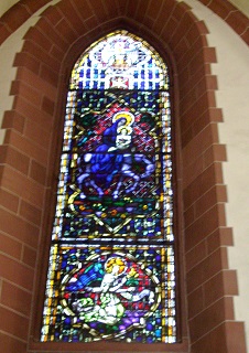 Foto vom Marienfenster in der Alten Nikolaikirche in Frankfurt