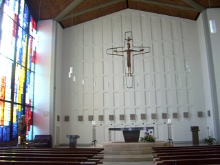 Foto vom Altarraum in Christkönig in Fürth