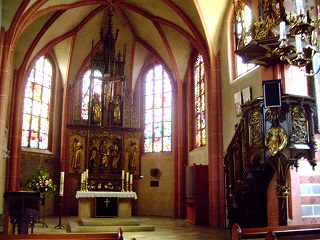 Foto vom Altarraum in St. Peter und Paul in Poppenreuth