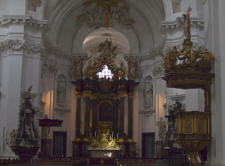 Foto vom Altarraum im Dom in Fulda