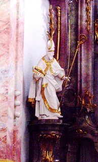 Foto der Ulrichsfigur am Hochaltar in St. Clemens in Eschenlohe