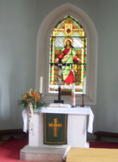 Foto vom Altar der evangelischen Kirche in Geisa