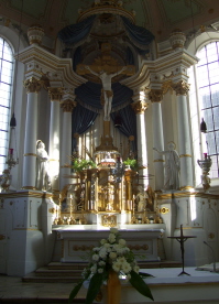 Foto vom Altar in Mariä Himmelfahrt in Burgau