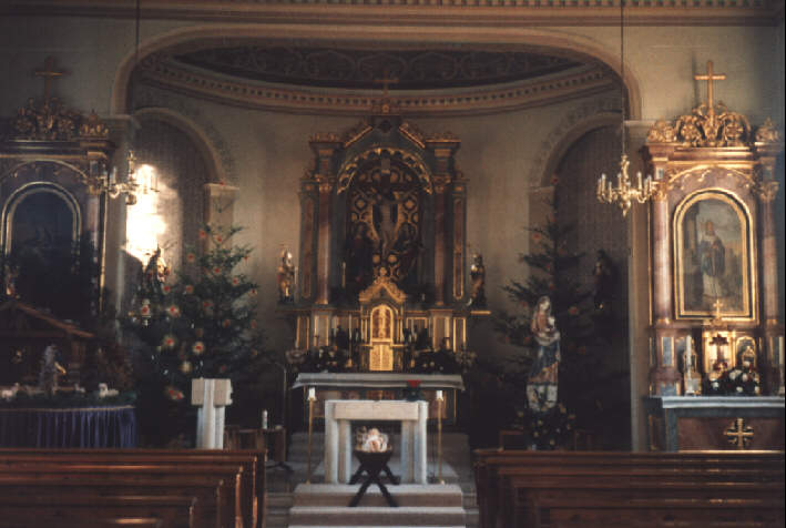 Foto vom Altarraum in St. Margaretha in Röfingen