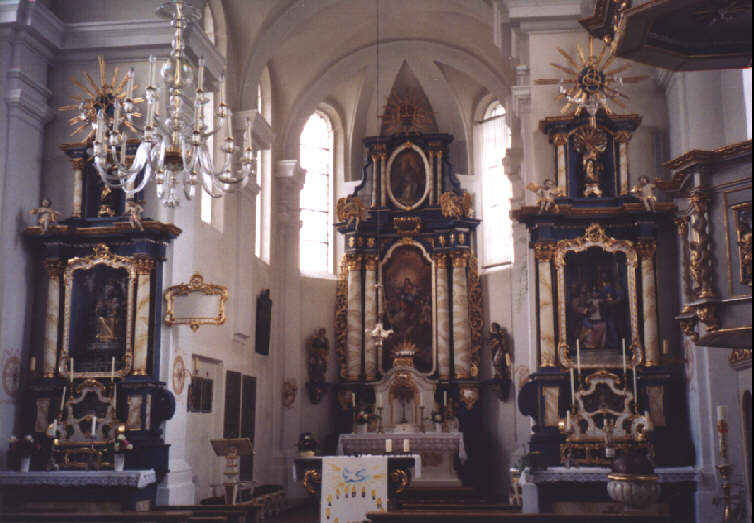 Foto vom Altarraum in St. Nikolaus in Kleinkötz