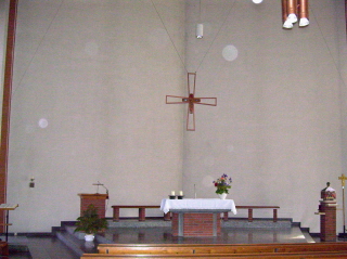 Foto vom Altar der Kirche Heilige Familie in Gütersloh