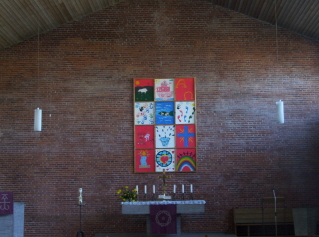 Foto vom Altarraum der evang. Jesuskirche in Haar