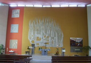 Foto vom Altarraum in St. Adalbert in Hannover