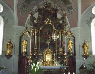 Foto vom Hochaltar in St. Johannes der Täufer in Mündling