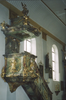 Foto der Kanzel in St. Johannes der Täufer in Mündling