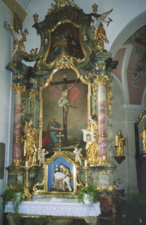 Foto vom linken Seitenaltar in St. Johannes der Täufer in Mündling