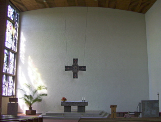Foto vom Altarraum in Christkönig in Heidenheim