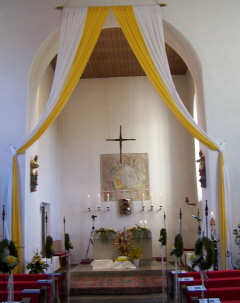 Foto vom Altarraum in St. Margareta in Bliensbach