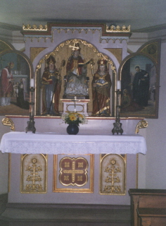 Foto vom Altar in der Kapelle Zu den drei Marzellern in Marzelstetten