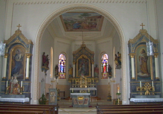 Foto vom Altarraum in St. Johannes Baptist in Oberfinningen