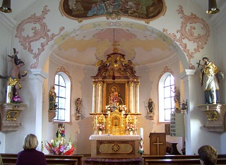 Foto vom Altarraum in St. Katharina und St. Sebastian in Riedsend
