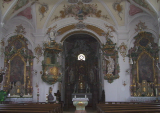 Foto vom Altarraum in Maria Immaculata in Schwennenbach