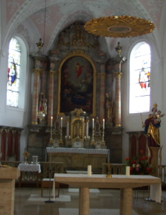 Foto vom Altar in St. Martin in Zusamaltheim