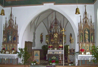 Foto vom Altarraum in St. Blasius in Diepolz