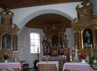 Foto vom Altarraum in St. Oswald in Knottenried