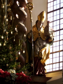 Foto der Wolfgangsfigur in St. Leonhard in Pförring