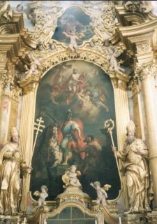 Foto vom Altar im dritten linken Querschiff in der Stiftskirche in Stams