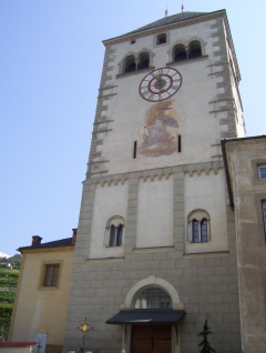Foto vom Glockenturm der Stiftskirche in Neustift