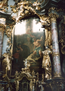 Foto vom Altar im ersten rechten Querschiff in der Stiftskirche in Stams