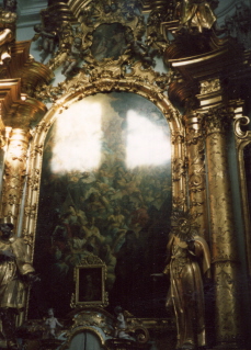 Foto vom Altar im zweiten rechten Querschiff in der Stiftskirche in Stams