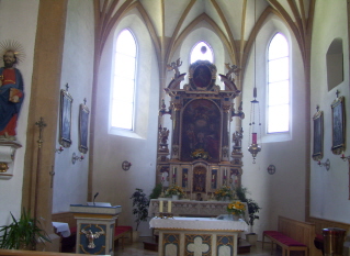 Foto vom Altarraum in St. Peter und Paul