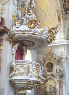 Foto der Kanzel in der Basilika Wilten in Innsbruck