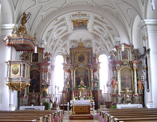 Foto vom Altarraum in St. Johannes der Täufer in Irschenberg