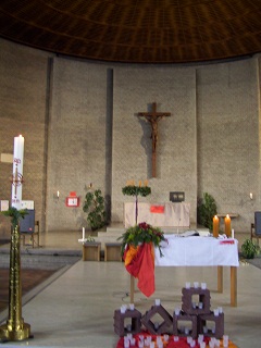 Foto vom Altar in St. Konrad in Karlsruhe
