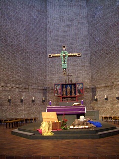 Foto vom Altarraum in St. Michael in Karlsruhe