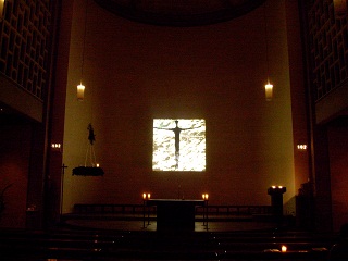Foto vom Altarraum in St. Peter und Paul in Karlsruhe