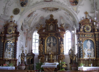 Foto vom Altarraum in St. Vitus in Mauerstetten