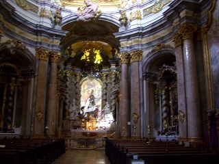 Foto vom Altarraum der Klosterkirche Weltenburg