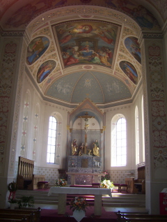 Foto vom Altarraum in St. Blasius in Dietmannsried
