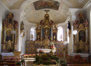 Foto vom Altarraum in Heilig-Geist in Durach